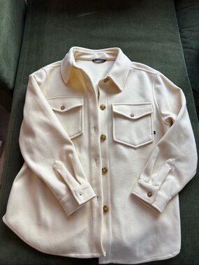 Lightweight Cream Shirt Jacket with Button Pockets